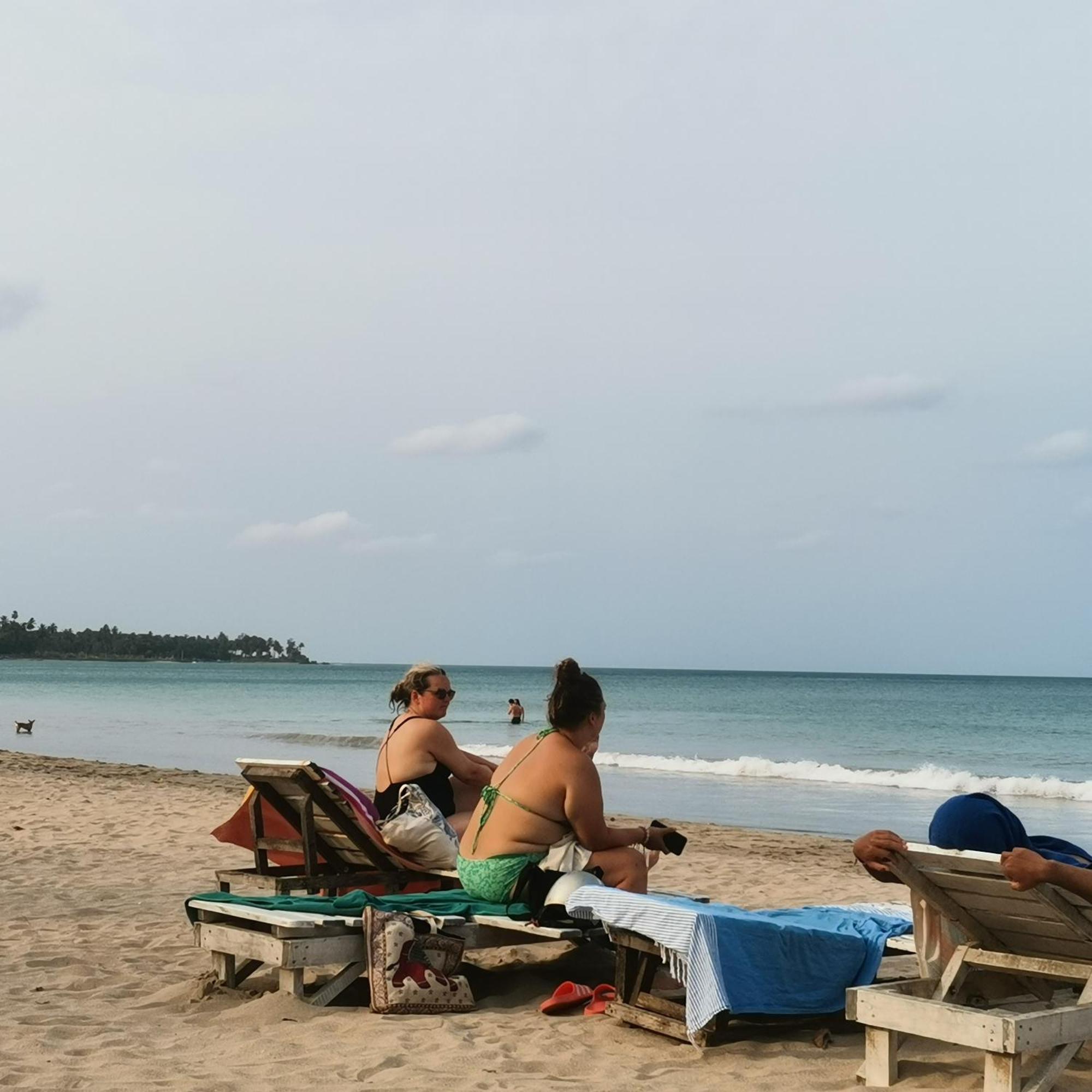 Surf Reef Beach Тринкомали Экстерьер фото