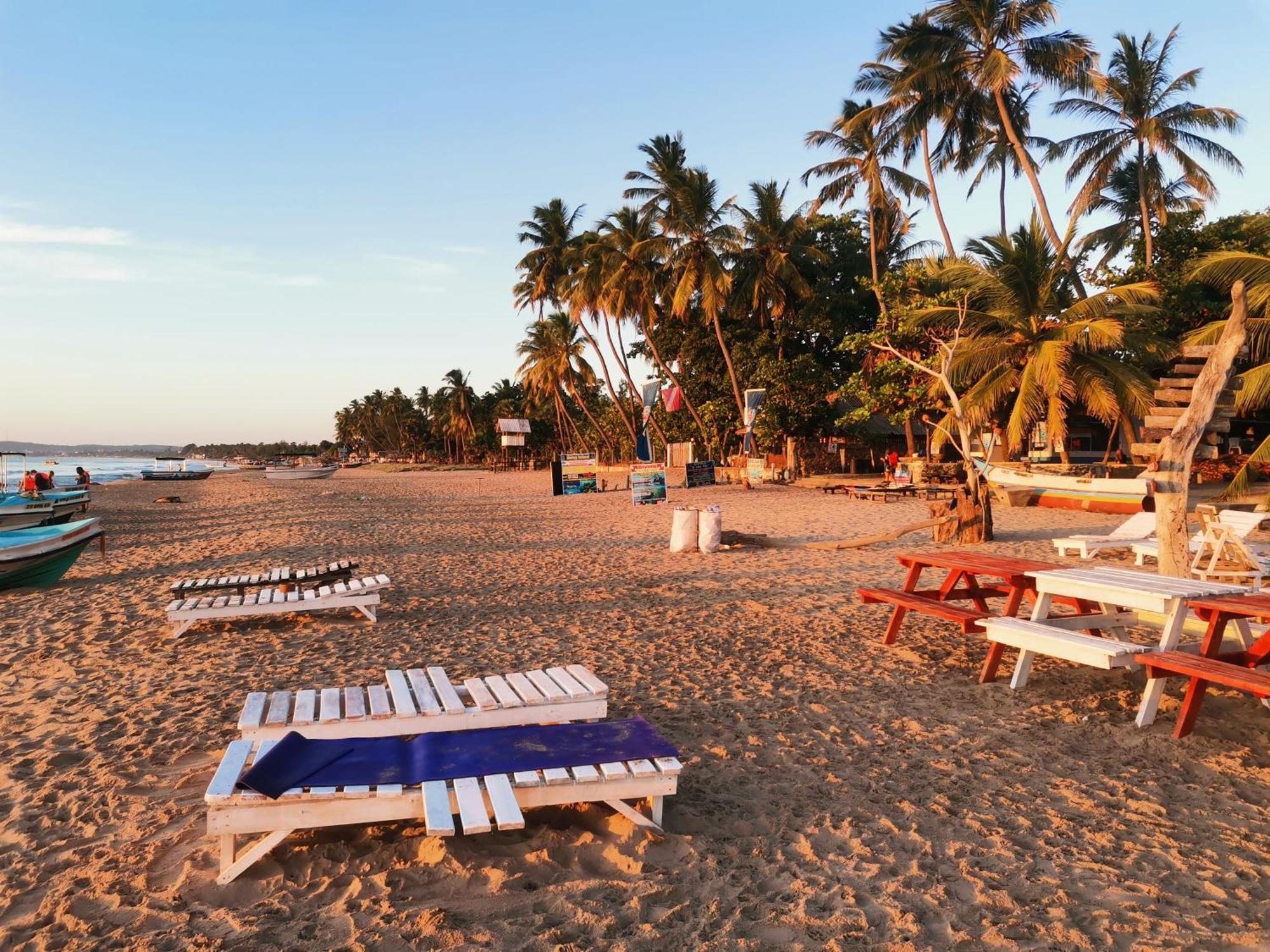 Surf Reef Beach Тринкомали Экстерьер фото