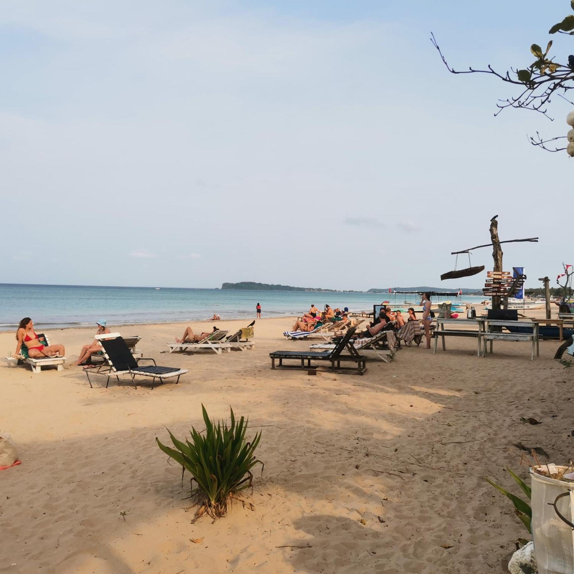 Surf Reef Beach Тринкомали Экстерьер фото